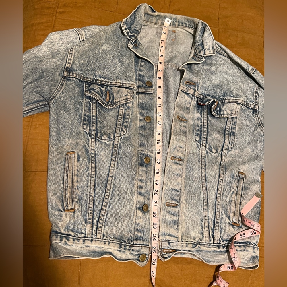 Vintage stonewashed Levi’s Jean jacket